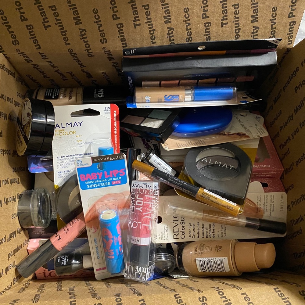 35 Piece Makeup Box